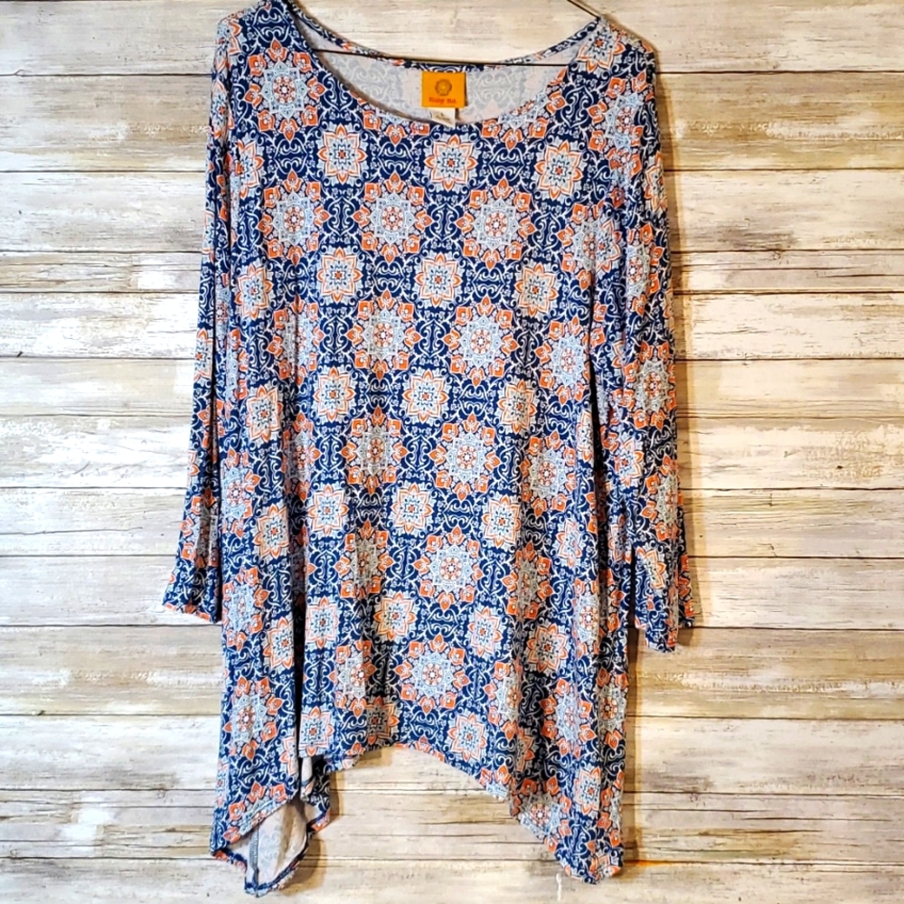 RUBY Rd. Sharkbite Hem Pullover Mandala print Top